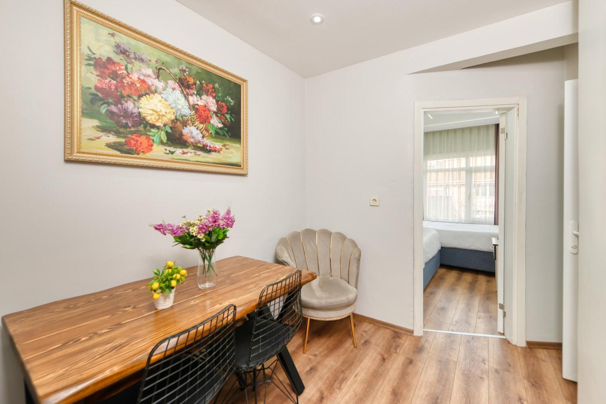Bright Aparthotel