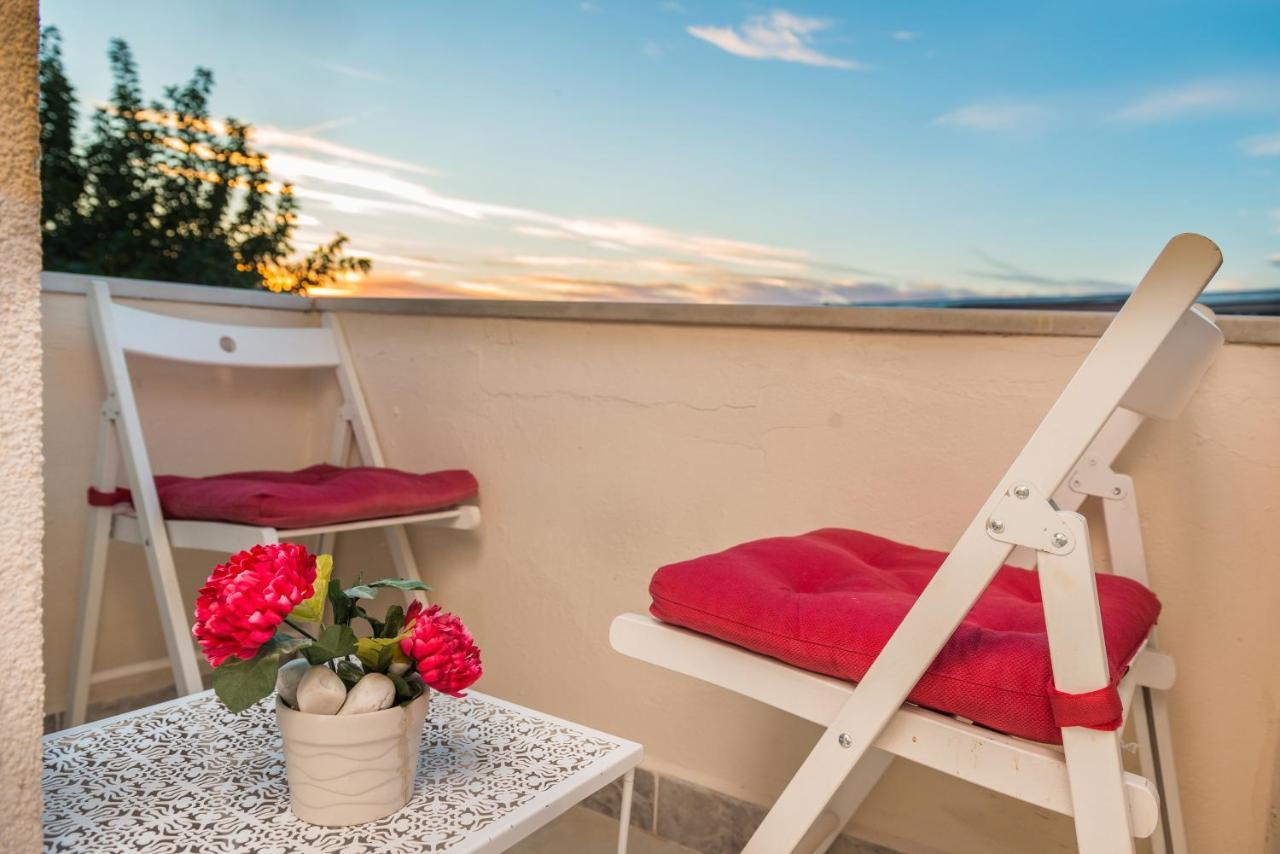 Bright Aparthotel